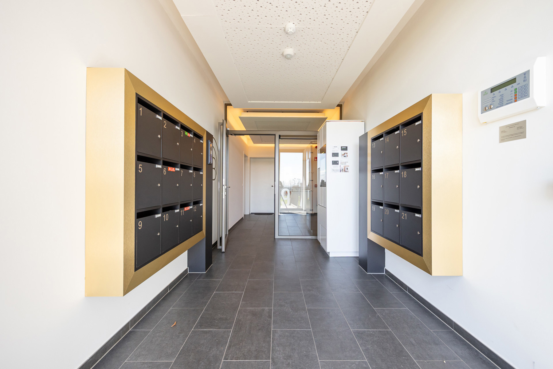 PRACHTIG RECENT GLV-APPARTEMENT MET 2 SLPK EN 20M² TERRAS - foto 4