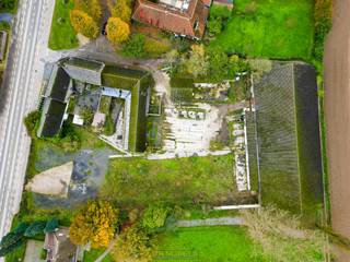 <strong>UITZONDERLIJKE EIGENDOM VAN 5.470 M² </strong>in Oudenaarde, perfect voor creatieve ontwikkelaars en investeerders. De <strong>VOORMALIGE MANÈGE</strong> biedt <strong>TAL VAN (DAGRECREATIE-)MOGELIJKHEDEN</strong> voor <strong>ONTWIKKELING</strong>, dankzij de <strong>RUIME OPPERVLAKTE</strong> en <strong>STRATEGISCHE LIGGING</strong> dicht bij <strong>BELANGRIJKE VERKEERSADERS</strong> en de gekende heuvels in de <strong>VLAAMSE ARDENNEN. </strong>Voorzien van binnenpiste (25m x 50m) Dit terrein combineert <strong>RUST EN BEREIKBAARHEID</strong>, Oudenaarde biedt bovendien een <strong>PRACHTIGE, NATUURLIJKE OMGEVING</strong>, ideaal voor zowel <strong>WONEN</strong> als ondernemen. Neem contact op voor meer <strong>INFORMATIE</strong> of een bezichtiging!<br /><br />Meer info op aanvraag!<br /><br />Adres: Kerzelare 100-102 te Oudenaarde