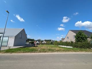 Laatste perceel bouwgrond te koop gelegen in villawijk "De Patine".Het perceel is 751 m2 groot. Omwille van zijn mooie oppervlakte en goede...