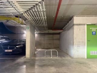 In de residentie Bellevuekaai te Ledeberg bieden wij ondergrondse garageplaatsen te koop aan. De parking is veilig, droog en vlot toegankelijk via...