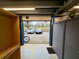 Atelier / espace de stockage de 180 m² idéalement situé à louer à seulement 5 minutes de la sortie 20 Wilsele de l’E314.<br /><br />L’atelier, avec une hauteur libre de 2,5 m, est accessible via une porte sectionnelle automatique et dispose d’une entrée séparée. L’unité est entièrement isolée et équipée d’un sol en polybéton.<br /><br />Possibilité de louer des emplacements de parking. Disponible à partir du 01/07/2026.<br /><br />Contactez <strong>PANORAMA B2B</strong> pour plus d’informations, les plans ou une visite sans engagement au <strong>0474 17 17 15.</strong>