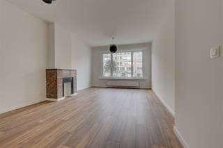 Dit instapklaar 2-slaapkamerappartement met een ruime tuin is gelegen op een zeer centrale locatie in Deurne. Het is ideaal gelegen vlakbij tal...