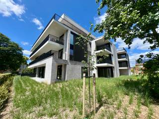 Dit appartement met een prachtig zicht op de vijver is instapklaar en men kan nog genieten van 6% btw (indien aan de voorwaarden voldaan is).De...