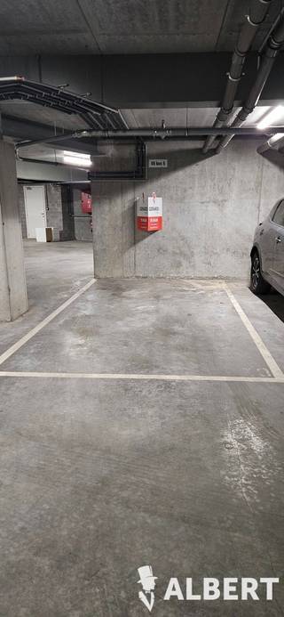Ondergrondse auto staanplaats te huur.Indien vragen contact opnemen via mail:lieke@albert.immoBij Albert kom je thuis!...