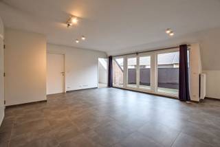 Ruim 3-slaapkamerappartement (type dakappartement) te Bredene. Dit prachtige appartement is gelegen op de tweede verdieping van een...