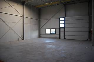 Deze verhuurde loodsen zijn gelegen vlakbij het kanaal Gent-Terneuzen, in de haven van Gent. Uiterst goed gelegen nieuwbouw...