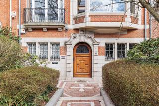Découvrez cette magnifique maison de maître atypique, située dans l’un des quartiers les plus prestigieux de Bruxelles, à deux pas du Bois de...