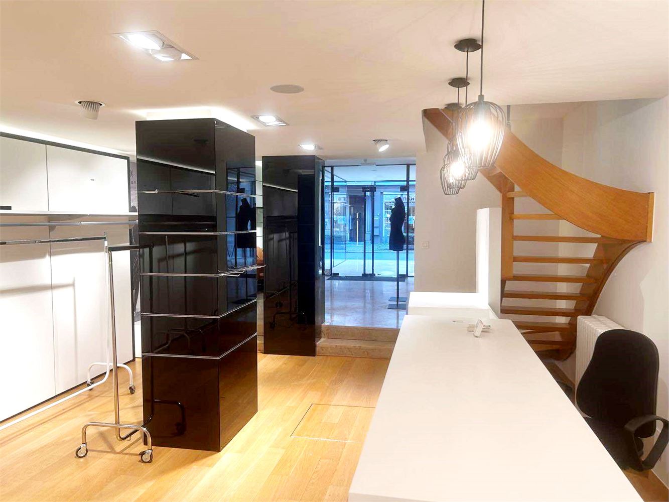 Commercial à louer à Grammont - photo 4