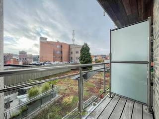 Te huur, leuk appartement met autostaanplaats op aangename locatie te RonseDit aangenaam appartement nabij het Koning Boudewijnpark in Ronse geniet...