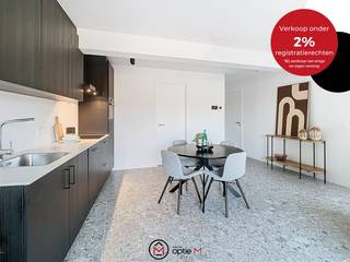 <h1><span>Instapklaar en energiezuinig appartement in de Burgemeester Bollenstraat in Hasselt</span></h1>
Welkom in de Burgemeester Bollenstraat, een rustige en centraal gelegen straat in het hart van Hasselt. Hier vind je een volledig afgewerkt appartement te koop dat comfort, duurzaamheid en locatie perfect combineert. Ideaal voor wie zorgeloos wil wonen of investeren in kwalitatief vastgoed.<br /><br />Dit appartement in Hasselt is doordacht ingedeeld en combineert comfort met efficiëntie. De lichtrijke leefruimte sluit aan op een moderne open keuken, afgewerkt met kwalitatieve en duurzame materialen. De slaapkamer is voorzien van een parketvloer, en de badkamer is ingericht met inloopdouche en lavabo. Een apart gastentoilet en vloerverwarming zorgen voor extra wooncomfort. <br /><br />Dankzij de combinatie van een warmtepomp, zonnepanelen en EPC A, woon je hier heel energiezuinig.<br /><br /><strong>Wat is er INBEGREPEN?</strong>

<ul>
	<li>Gemeenschappelijke fietsenberging</li>
	<li>Het appartement is professioneel geschilderd ter waarde van € 6.000</li>
	<li>Verlichting werd reeds geïnstalleerd ter waarde van € 1.500</li>
</ul>
<strong>Zin om dit appartement van dichtbij te ontdekken?</strong><br />Mail carine@optie-m.be of bel haar op 0478 41 58 70. Ze maakt graag tijd voor jou!<br /><br />Wens je graag een gratis en vrijblijvende schatting van je woning? Contacteer ons gerust voor een afspraak.<br /><br />VG - WG -  GMO - GVKR - GVV