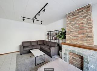 Ontdek deze verrassend ruime en deels gerenoveerde woning in het hart van Blankenberge. Met 3 slaapkamers (mog. tot uitbreiden naar 4 slpks), een lichtrijke leefruimte én een stijlvolle open keuken, is dit een ideale woning voor wie meteen wil intrekken én nog de vrijheid wil hebben om bepaalde ruimtes volledig naar eigen smaak af te werken.Indeling van de woning:-Gelijkvloers: inkomhal, woonkamer, slaapkamer, 2de kamer in te delen naar eigen wens, badkamer met douche, gastentoilet + koertje-1e verdieping: slaapkamer, badkamer, berging en apart toilet.-2e verdieping: lichtrijke woonkamer met open keuken, gezellige slaapmezzanine en technische ruimte.Troeven van de woning-Grotendeels gerenoveerd en direct bewoonbaar.-Veel mogelijkheden: o.a. kangoeroewoning of extra hobby-/werkruimte.-Toplocatie: rustig gelegen in een 'sens unique straat' en toch vlakbij het centrum, de zee, station, winkels, zwembad en scholen.Deze woning combineert het comfort van een moderne renovatie met de vrijheid om zelf de puntjes op de “i” te zetten. Een unieke kans voor gezinnen, investeerders of wie op zoek is naar een woning met extra mogelijkheden.