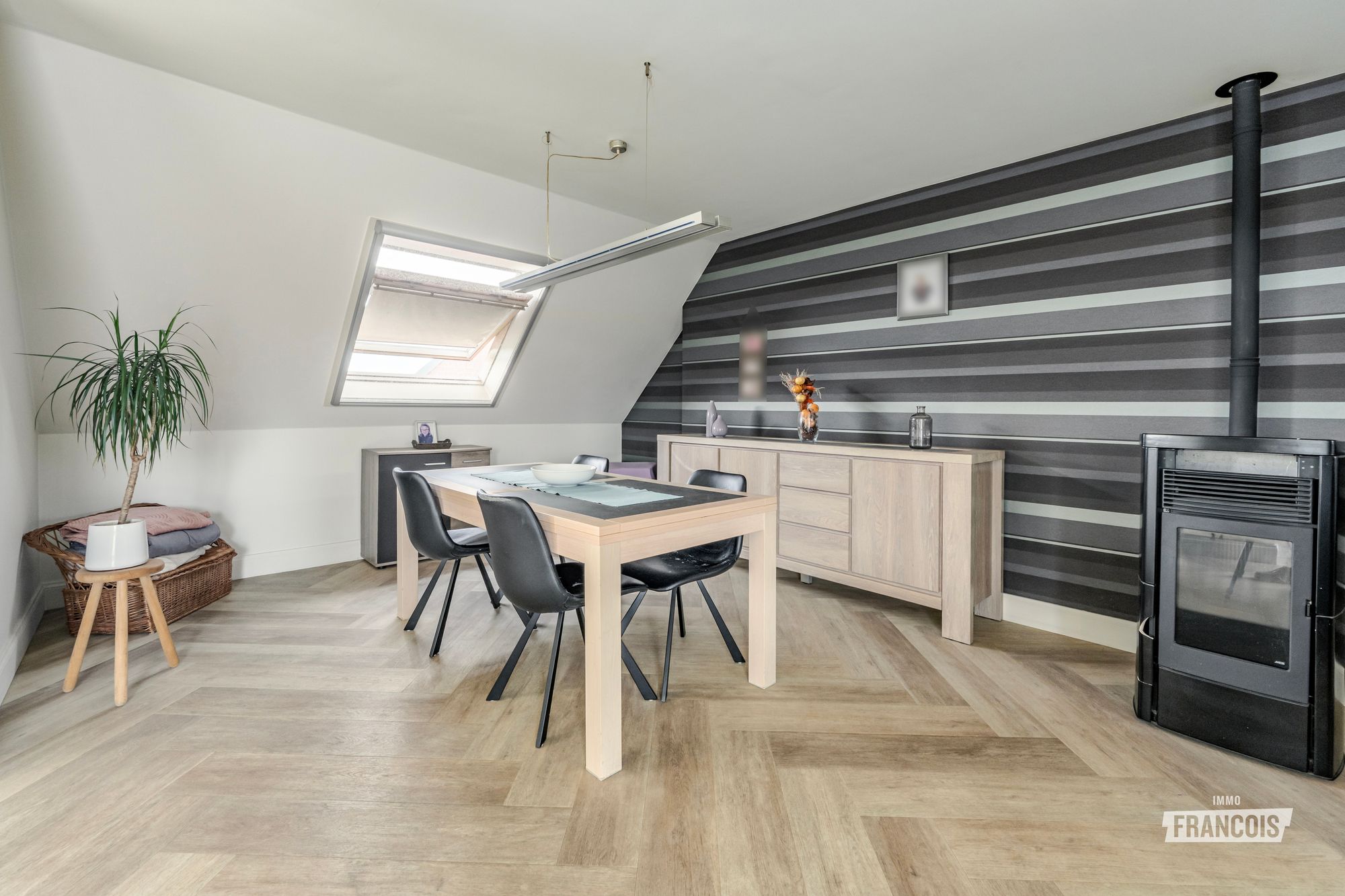 Instapklaar appartement met 2 slaapkamers, ruim zonneterras en garage in hartje Roeselare - foto 4