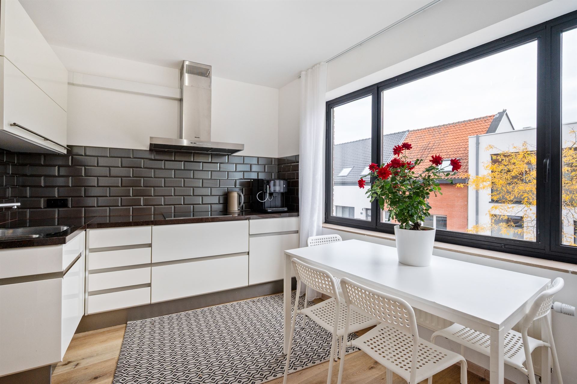 Rijwoning met 3 slpks, tuin en achteruitgang. - foto 5