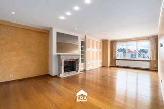 Prachtig appartement te koop in hartje Eeklo met zicht op de MarktOp een toplocatie in het centrum van Eeklo bevindt zich dit ruim en appartement op...