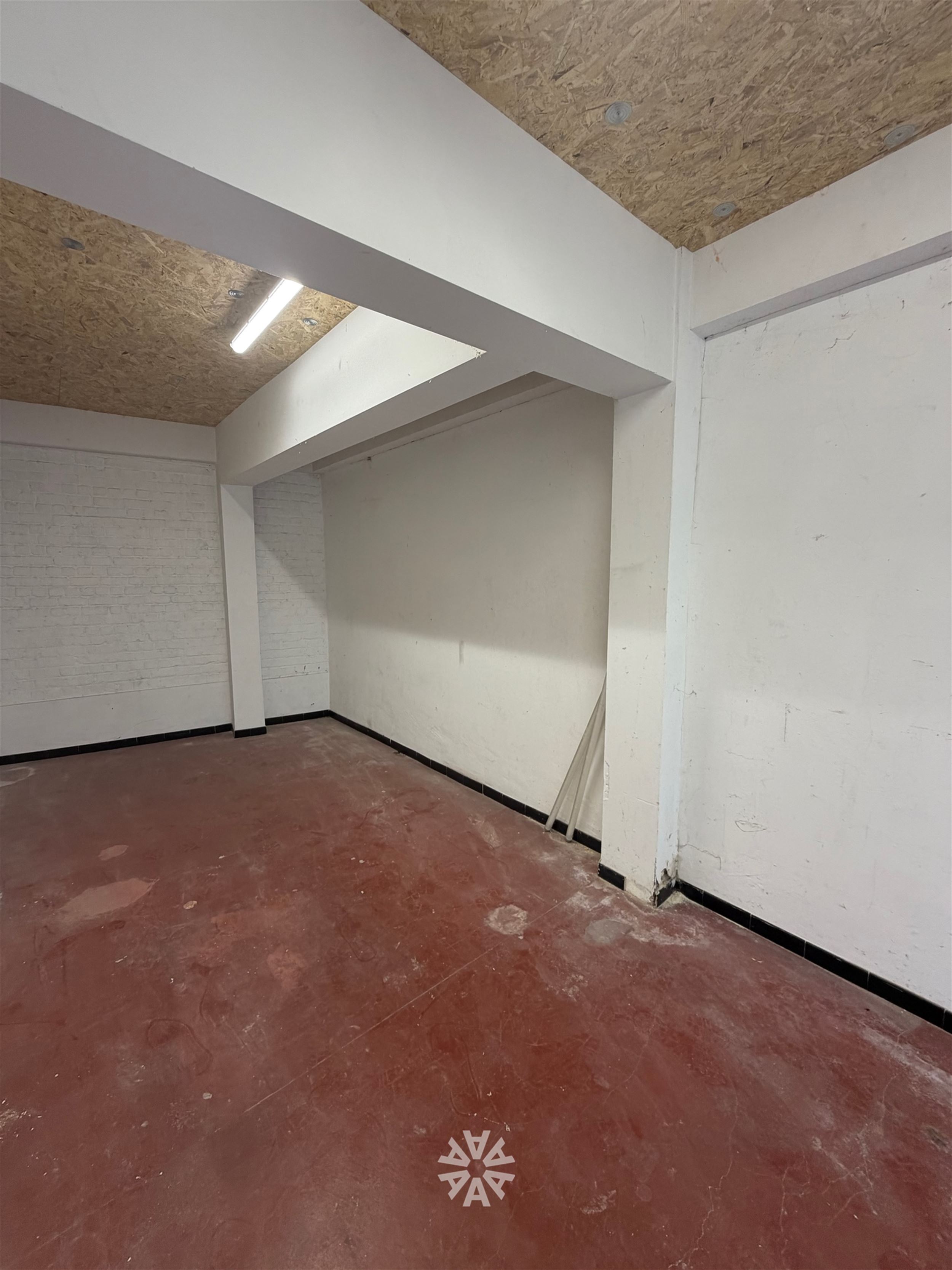 Centraal gelegen garagebox of berging met sectionaalpoort - foto 5
