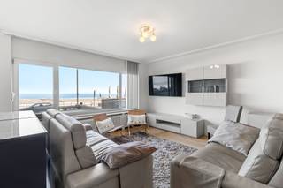 Dit volledig instapklaar gelijkvloers appartement op de Zeedijk in Middelkerke biedt een unieke kans om te wonen aan zee met alle comfort...
