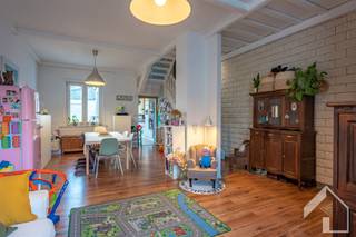 Spacieuse maison familiale avec 4 chambres à coucher et jardin dans une rue calme à sens unique à EkerenDans une rue calme à sens unique à Ekeren,...