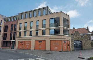 Ce rez-de-chaussée commercial casco est idéalement situé près du Kaai (quai) de la ville de Nieuport et convient parfaitement à une...