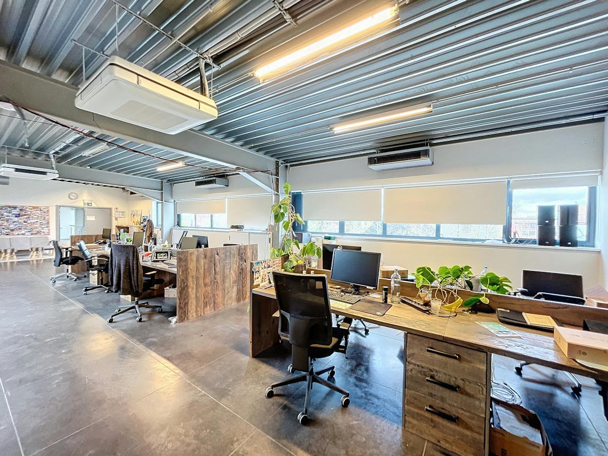 Kantoren (656 m²) met opslagruimte (183 m²) te huur in Melle - foto 4