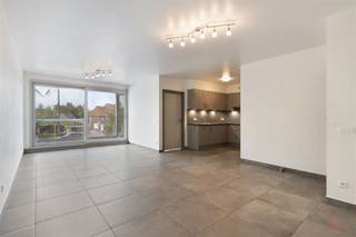 Bent u op zoek naar een stijlvol en instapklaar appartement in het bruisende centrum van Evergem? Dit recent gebouwd en energiezuinig...