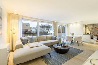 Just renovated penthouse with large sun terraces 20 meters walking distance from the seawall and beach. With side sea view!The apartment was completely renovated this year!Layout: entrance hall with guest toilet. Bright living space with open kitchen sitting area and direct access to the sun terrace (South-West orientation). Fully equipped open kitchen, two double bedrooms each with their own shower room. Large rear terrace (morning sun). All rooms have fitted wardrobes.Private cellar in the building.Need more information or want to schedule a visit? Contact Nathalie Colpaert on 0495/62 18 81 or via mail info@immocnc.be.