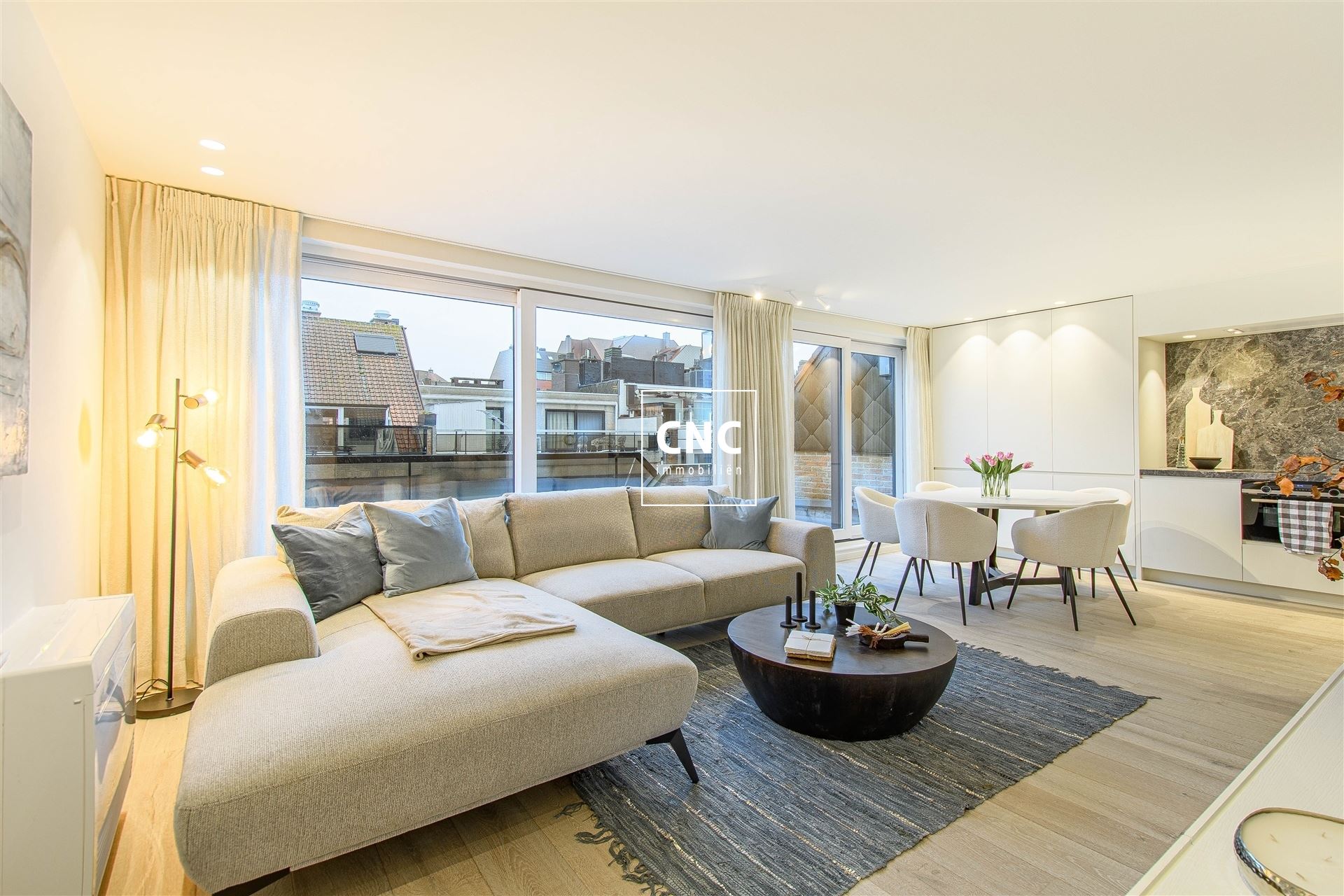 Renovated penthouse with large terraces near the seafront - photo 1