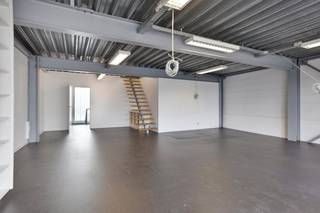 Ruim en veelzijdig kantoorgebouw te koop op een toplocatie in het centrum van Torhout! Met een ligging vlak bij het station, de markt en...