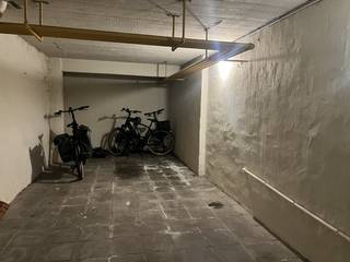 Closed garage for sale located along the Troonstraat in Ostend. The garage is located in a closed complex and has an automatic gate.The garage...
