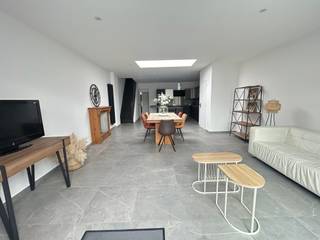 Volledig gerenoveerde woning met 3 slaapkamers te koop in Lauwe.Indeling Inkomhal, 1ste badkamer, wasruimte, berging, toilet, open keuken, living met...