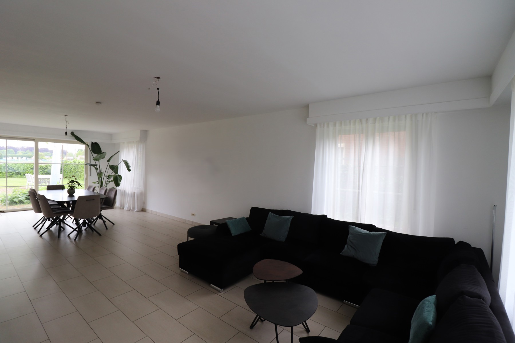 Een prachtige ruime villa met garage en tuin. - foto 4