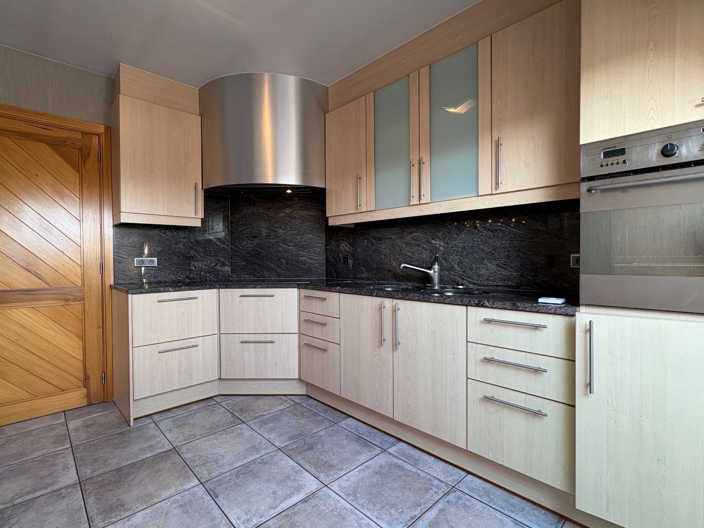 Appartement te koop op de 3de verdieping in Harelbeke. - foto 5