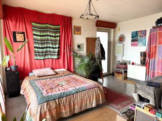 Rustig gelegen studio met aangenaam terras langs de Brugsevaart in Nieuwpoort. De studio beschikt over een praktische leefruimte met een keuken en...