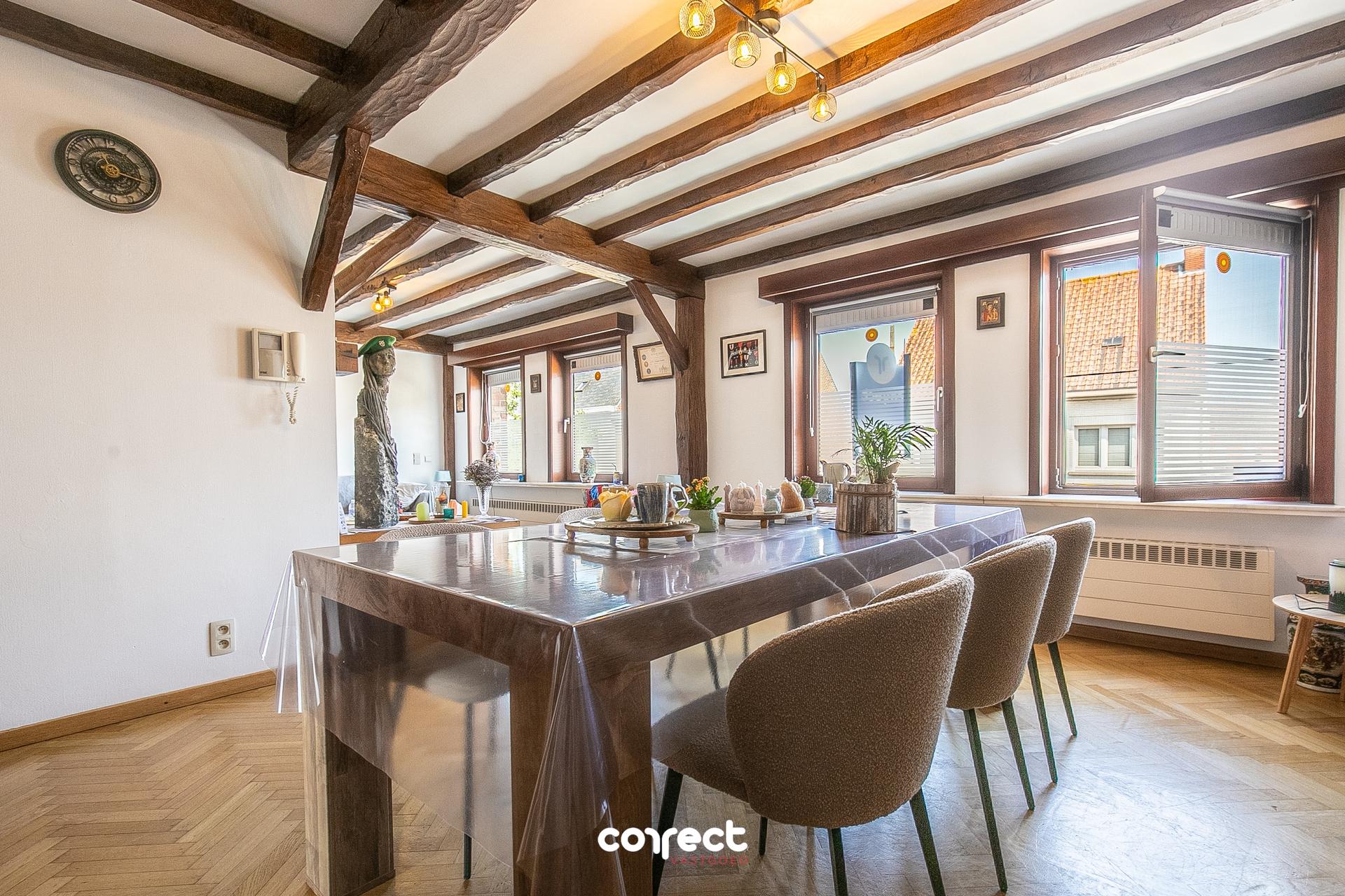 Ruime rijwoning met 4 slaapkamers, polyvalente ruimte, garage en zonnig terras. - foto 3