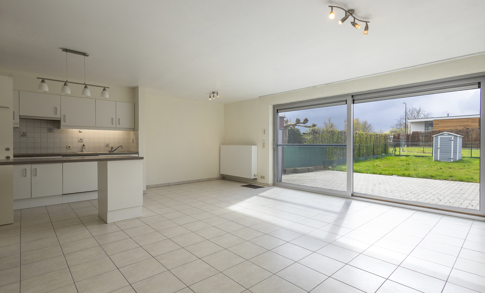 Recent gelijkvloers appartement met tuin en autostaanplaats - foto 3