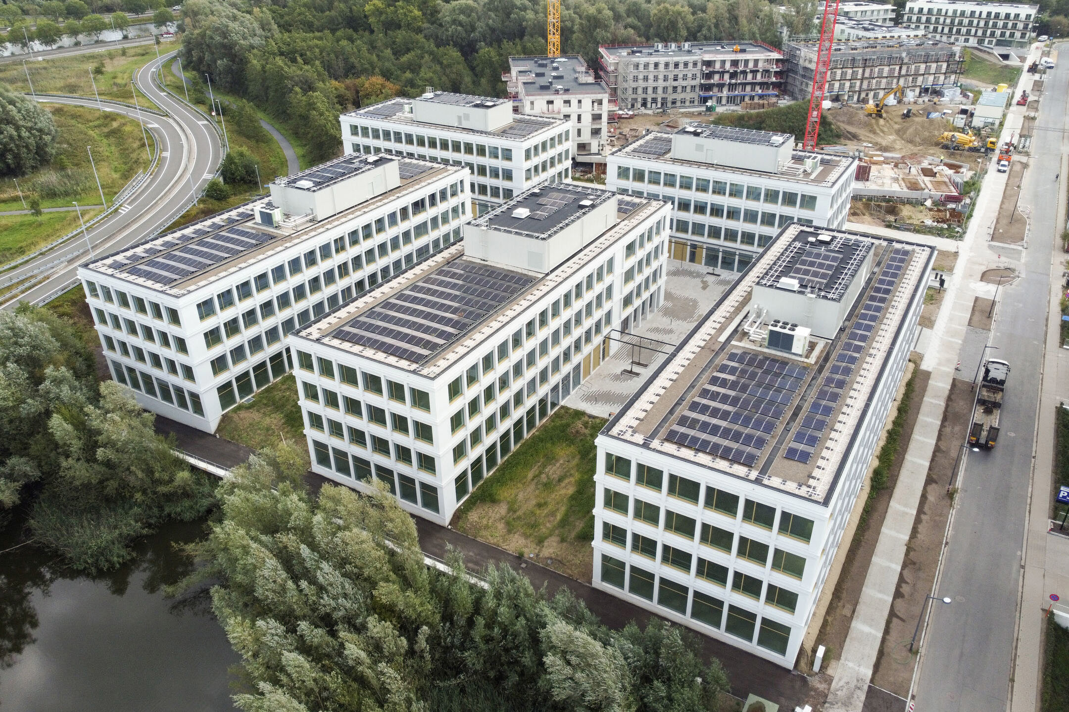 Commercial for rent in Ghent - photo 1