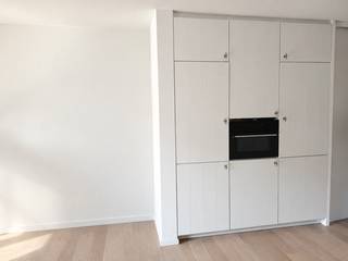 <p>Centraal gelegen appartement op het 1ste verdiep met een Zuid-West terras op wandelafstand in hartje Sint-Katelijne-Waver.<br /><br />De recente grondig gerenoveerd appartement met grote lichtrijke living volledig uitkijkend met zijn grote ramen op het terras. <br />Eveneens een volledig geïnstalleerde keuken, aangrenzend badkamer met douche, lavabo, toilet + 1 slaapkamer.<br />EPC B - elec arei conform!<br /><br />Zeer bereikbaar maar toch rustig om zalig te wonen in de buurt van winkels, scholen, autostrade... <br /><br />Hebt u interesse? Wenst u meer informatie? Contacteer me op 0477/30.85.59 of via laila@immodor.be<br /><br />Stedenbouwkundige inlichtingen in aanvraag</p>