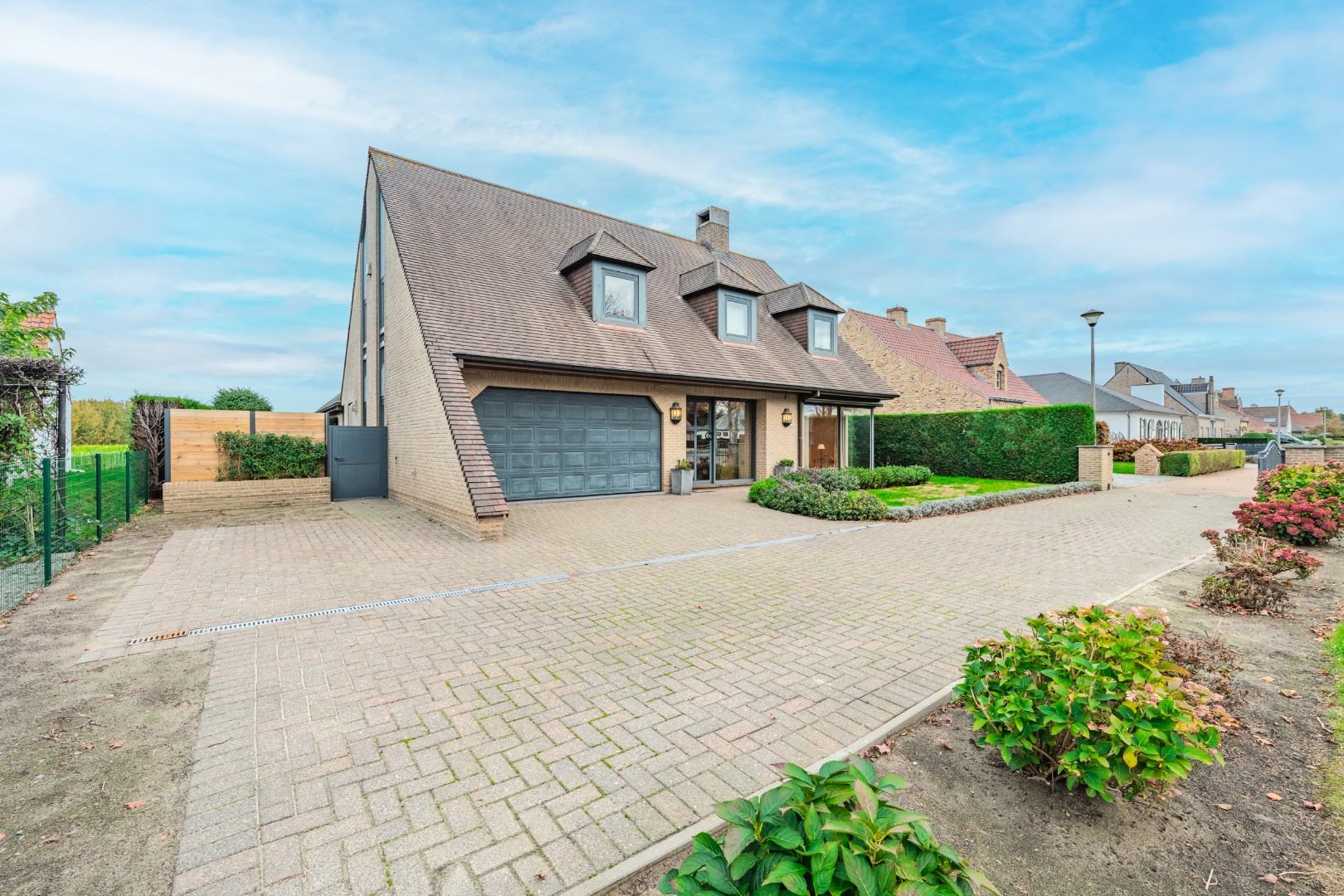 Uiterst ruime en kwalitatieve villa op toplocatie nabij het centrum van Maldegem - photo 3