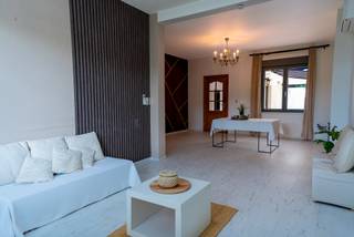 Gezellige open bebouwing te Mechelen-Zuid. Zeer goed bereikbare woning op de as Brussel-Antwerpen, in de nabijheid van het Vrijbroekpark,...