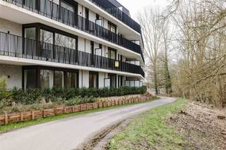 <p><span>Discover this apartment during the open house! Friday, 27/06 between 2pm and 4pm! </span></p><p><span> </span></p><p><span>HAMME - Imagine an assisted living home, disguised as an apartment, with all the luxury you are used to. Surrounded by an oasis of peace and greenery that you can enjoy from your spacious terrace.</span></p><p><span>Curious? Then definitely discover this beautiful apartment in the brand new residence 'Mirab'eau' in Hamme. </span></p><p><span> </span></p><p><span>The apartment is located along the Durme, and near the market of Hamme. In Mirabeau. Surrounded by greenery and water, and designed for carefree enjoyment.</span></p><p><span> </span></p><p><span>The main assets in a nutshell:</span></p><p><span>- Very well thought-out layout with lots of customization</span></p><p><span>- Spacious south-west facing terrace</span></p><p><span>- Magnificent views of walkway, water and greenery</span></p><p><span>- Living area (68m²) and 19 m² terrace</span></p><p><span>- New construction (2024) and sale under registration fees</span></p><p><span> </span></p><p><span>This apartment is located on the ground floor of a new construction residence (2024). You enter through an entrance hall with storage and vestiary cabinets, and have access to the living space with open kitchen. The custom interior provides a beautiful and exclusive look, and offers very large storage space. Furthermore, there is one bedroom with ensuite bathroom. The apartment features and south-west oriented terrace with beautiful views. </span></p><p><span> </span></p><p><span>The apartment is very energy efficient and is heated by underfloor heating in combination with a heat pump. The windows have screens and shutters in the bedroom. </span></p><p><span> </span></p><p><span>The residence has a stylishly landscaped park garden. The apartment is an approved assisted living residence and meets the strict standards of the Agency for Care and Health. This way, you live carefree independently in your beautiful villa apartment and can enjoy extra support when you need it.</span></p><p><span> </span></p><p><span>Sale under registration fees. In addition, you have a property tax exemption. </span></p><p><span> </span></p><p><span>VP: € 325,000 (incl. customization - sale under registration duties)</span></p><p><span>Contact Axel Lenaerts for more info and a visit!</span></p><p><span> </span></p><p><span> </span></p><p><span> </span></p>