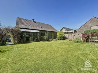 PLUSPUNTEN:+ perceeloppervlak: 837 m²+ bewoonbare oppervlakte: 199 m²!+ vrijstaande garage (2 wagens)+ carport en tuinberging+ overdekt terras+ 4...