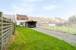 In Abele, vlakbij de Franse grens op rustige ligging bevindt zich deze instapklare woonst. Dichtbij zijn er allerlei voorzieningen zoals...