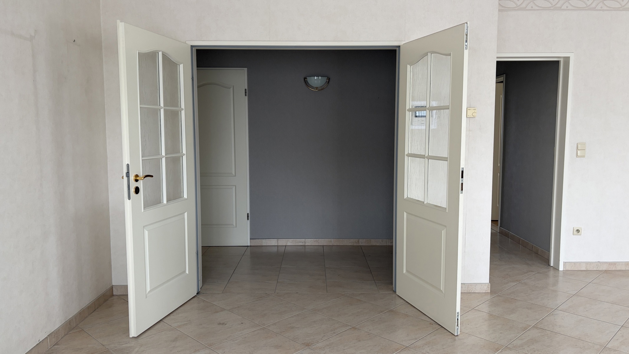 Ruim appartement met dubbele garage - foto 4