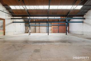 Located in the Priester Pattynstraat in Izegem is this functional warehouse with a surface area of 584 m². Ideally suited for storage,...