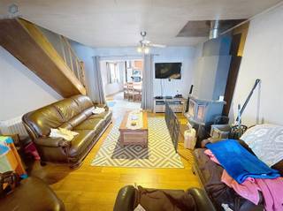 Rustige woning met handelsruimte/loods, 2 slaapkamers en dubbele garage in BeertOp zoek naar een unieke combinatie van wonen en werken? Deze...