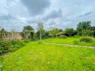 Vlieg mee over deze eigendom: https://www.youtube.com/watch?v=yPn7GZpvFZcCharmante woning op een PERCEEL VAN 2154 M² ligt in het HART VAN DE VLAAMSE...