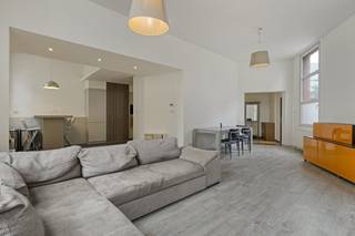 Deze instapklare woning met vijf slaapkamers te koop is gelegen in het zuiden van Antwerpen aan de Kielsevest op de hoek met de Balansstraat...