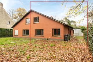 Semi-detached house to renovate  on 751m² with garage This semi-detached house offers an excellent basis for those who want to renovate and realize...
