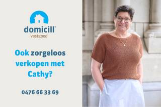 Roeselare, nabij centrum : staanplaats te koop<br /><br />Op zoek naar een eigen, veilige staanplaats in Roeselare? Deze staanplaats bevindt zich op het einde van de Stationsdreef, op amper 10 minuten wandelen van het station én het centrum.<br />De staanplaats maakt deel uit van Residentie Ahorni, een rustig en afgesloten domein met slechts 10 staanplaatsen. Eén daarvan komt nu te koop.<br />Een praktische investering of gewoon het comfort van altijd een eigen parkeerplaats binnen handbereik.<br />📍 Rustig gelegen, weg van de straatkant<br />🚗 Vlot bereikbaar<br />📍 Op wandelafstand van station & centrum<br />Interesse? Contacteer Domicill Vastgoed en ontdek de mogelijkheden.