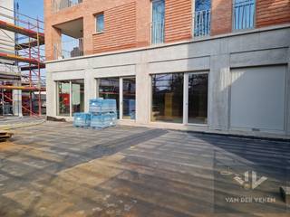 Casco en centraal gelegen nieuwbouw handelsgelijkvloers (160m²) met gezellig terras (130m²) op een TOPlocatie!Je eigen zaak in de vernieuwde...