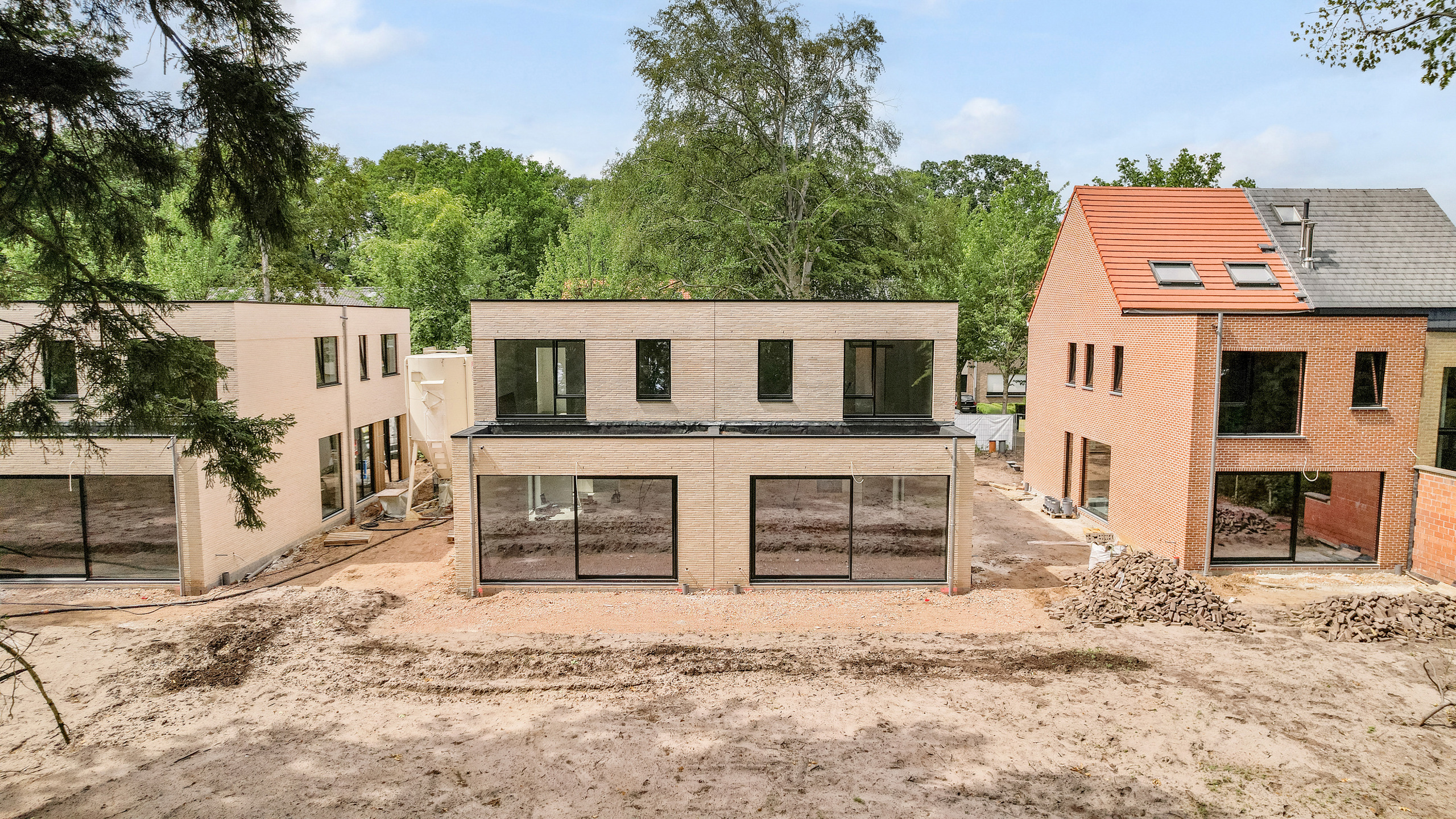 Nieuwbouwproject met halfopen woningen, 4 slpk en 2 badk! - foto 2